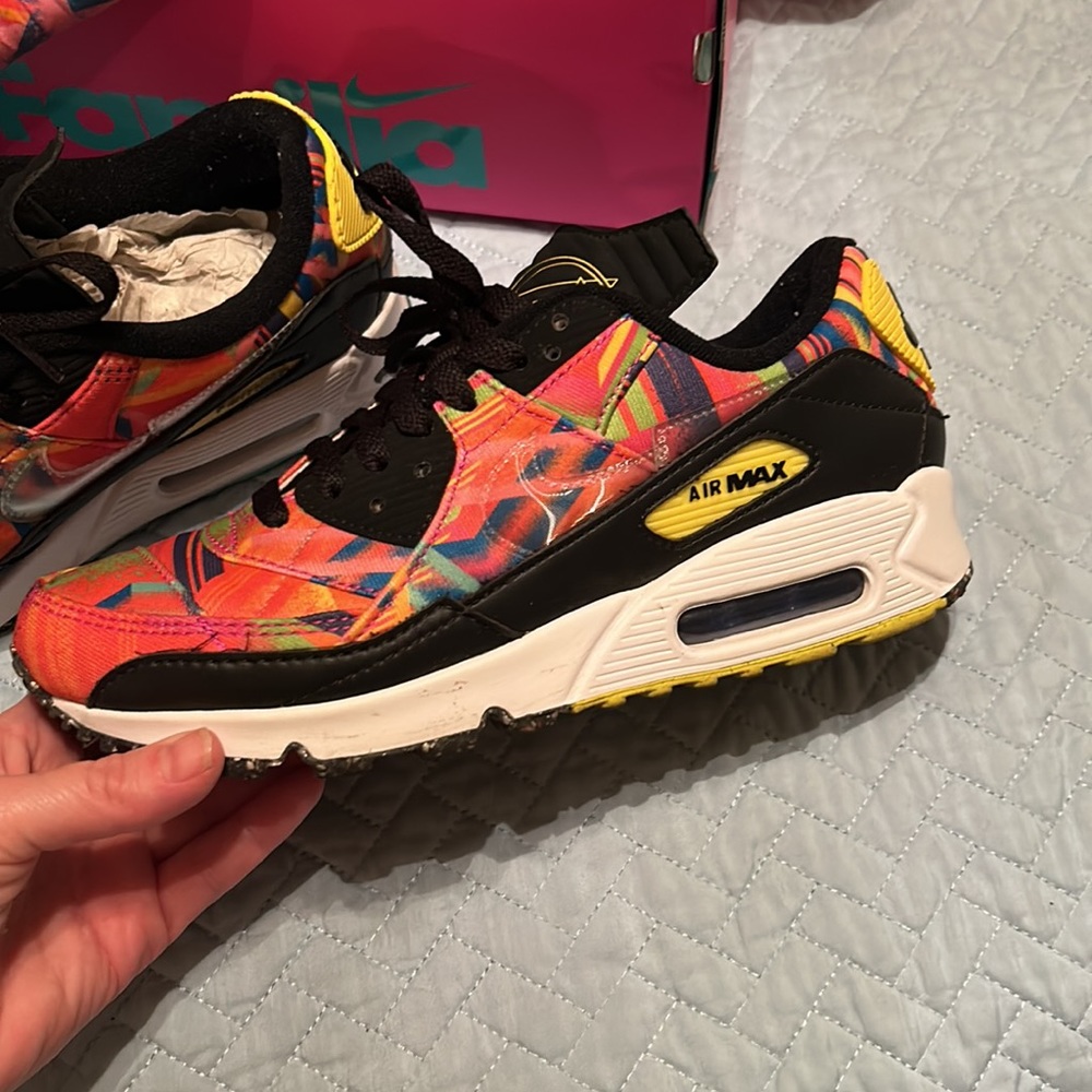 COPY - 2021 AirMax 90 Latino Heritage Month, gently used, with Bandana. - Picture 3 of 6